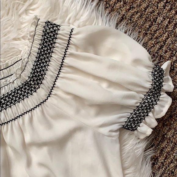 5 for $25🎈 Express off the shoulder top - Picture 3 of 7